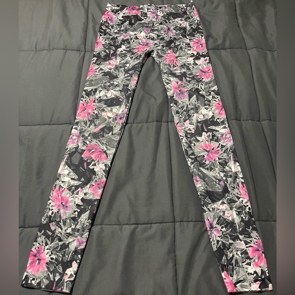 No Boundaries Pink and Black Abstract Gem Jeggings Size Small
